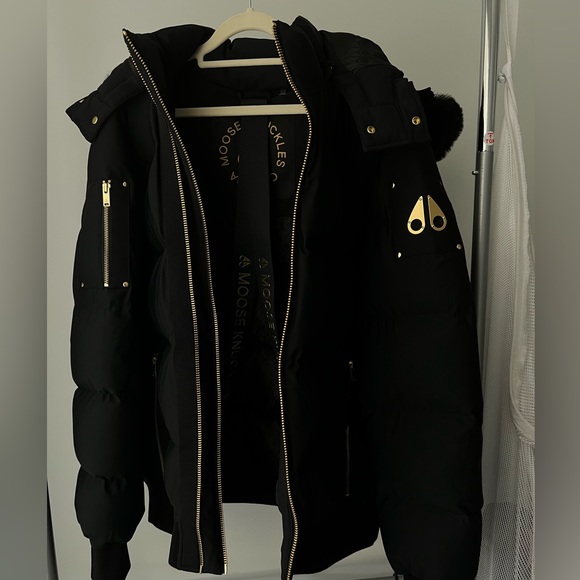 Moose Knuckles - Puffer Jacket to Druffle Bag - Picture 9 of 16